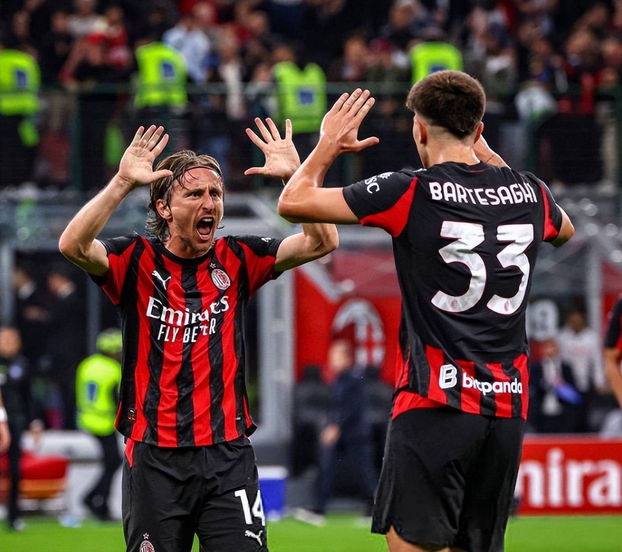 他是申花最被低估的球员，为俱乐部宁愿枯坐板凳，今年只出场一次