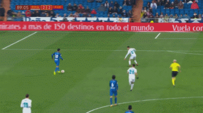 足球中超队长带伤上阵，拼劲获赞